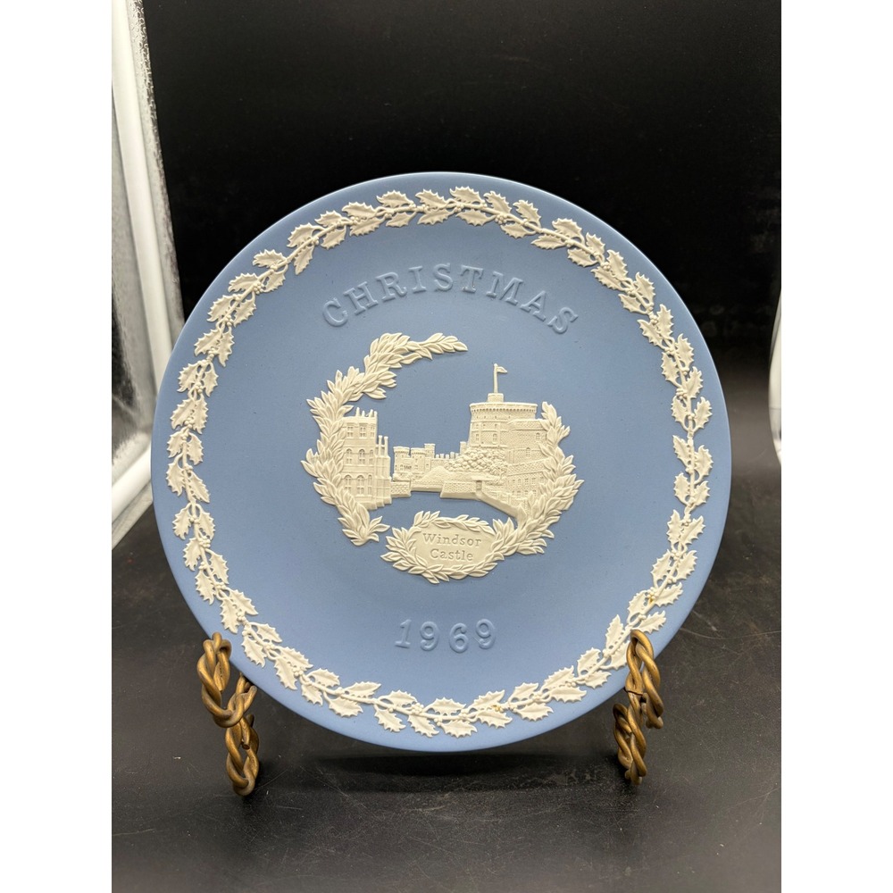 Wedgwood Jasperware Christmas 1969 Windsor Castle Plate Blue White‎ 8 Inch Boxed